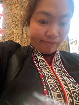 Snapshot of Nhung584 chatting on November 16, 2025, 9:47 am Nhung584 online show from November 16, 2025, 9:47 am