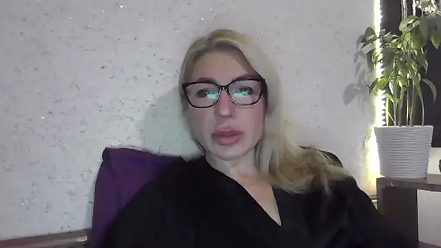 Snapshot of fox_red_lady7 chatting on November 7, 2025, 7:29 pm fox red lady7 online show from November 7, 2025, 7:29 pm