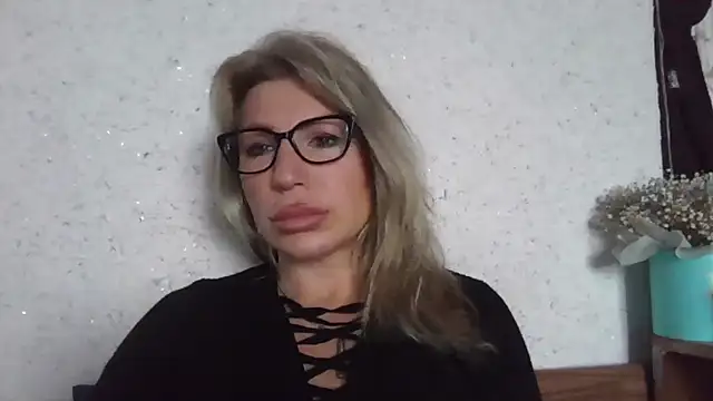 Snapshot of fox_red_lady7 chatting on January 17, 2026, 10:30 am fox red lady7 online show from January 17, 2026, 10:30 am