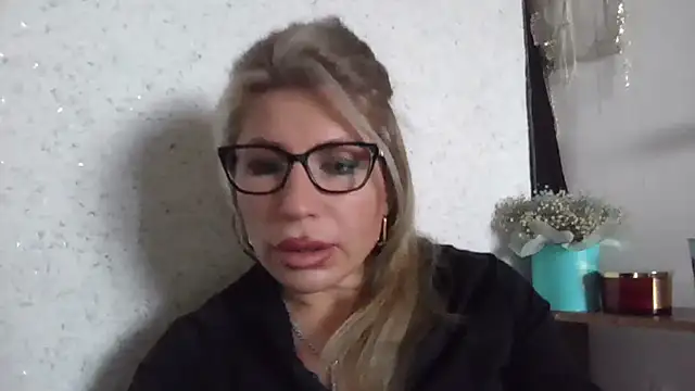 Snapshot of fox_red_lady7 chatting on January 16, 2026, 10:41 am fox red lady7 online show from January 16, 2026, 10:41 am