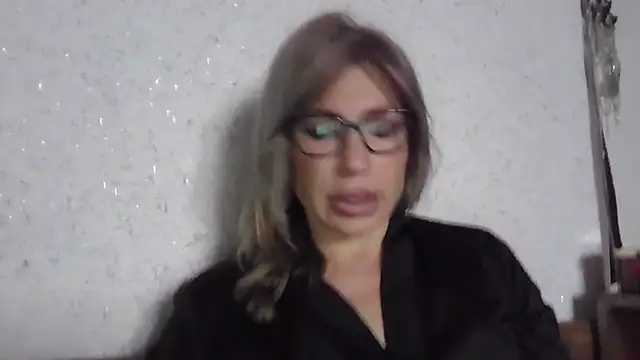 Snapshot of fox_red_lady7 chatting on February 13, 2026, 10:04 am fox red lady7 online show from February 13, 2026, 10:04 am