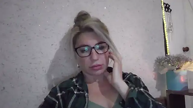 Snapshot of fox_red_lady7 chatting on January 14, 2026, 4:21 pm fox red lady7 online show from January 14, 2026, 4:21 pm