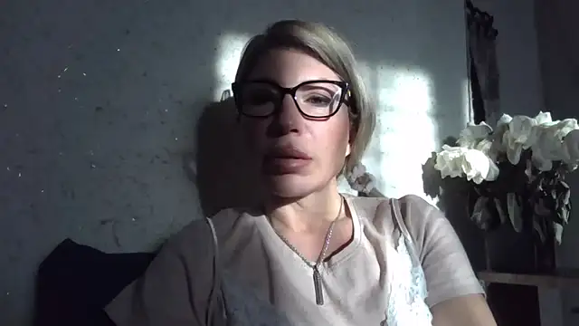 Snapshot of fox_red_lady7 chatting on February 3, 2026, 6:51 am fox red lady7 online show from February 3, 2026, 6:51 am