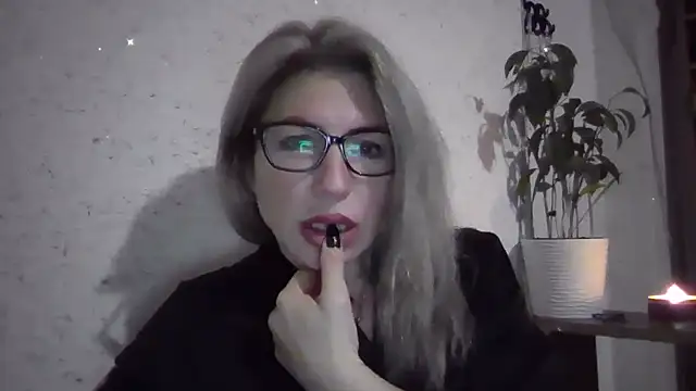 Snapshot of fox_red_lady7 chatting on December 14, 2025, 2:44 pm fox red lady7 online show from December 14, 2025, 2:44 pm