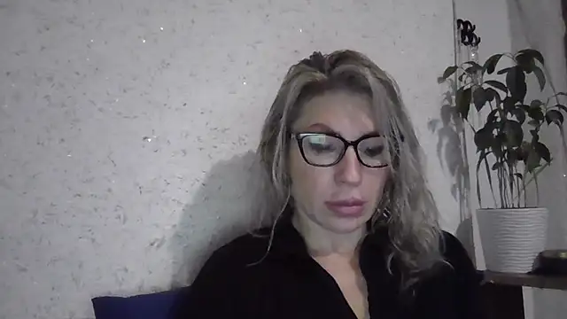 Snapshot of fox_red_lady7 chatting on December 21, 2025, 12:51 pm fox red lady7 online show from December 21, 2025, 12:51 pm