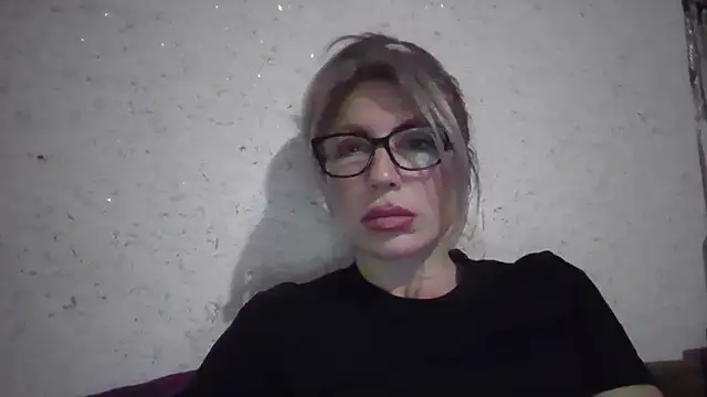 Snapshot of fox_red_lady7 chatting on February 17, 2026, 5:43 pm fox red lady7 online show from February 17, 2026, 5:43 pm