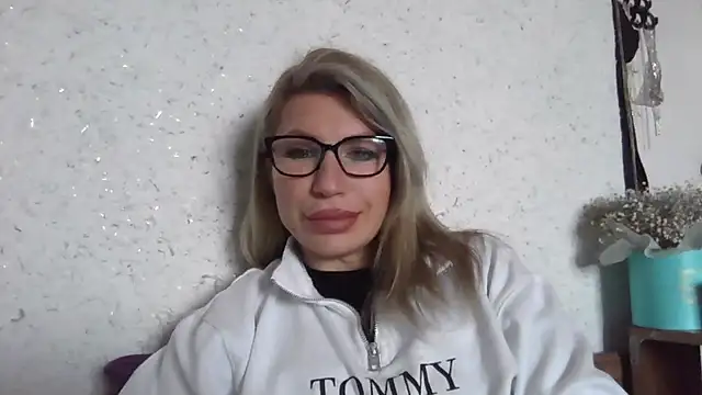 Snapshot of fox_red_lady7 chatting on January 19, 2026, 10:30 am fox red lady7 online show from January 19, 2026, 10:30 am