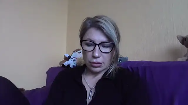 Snapshot of fox_red_lady7 chatting on February 6, 2026, 10:00 am fox red lady7 online show from February 6, 2026, 10:00 am