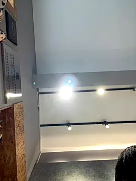 sonwmelt1 online show from September 21, 2025, 6:29 am