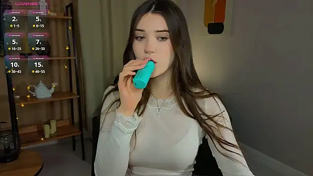 MollyBaby online show from February 5, 2026, 1:51 pm