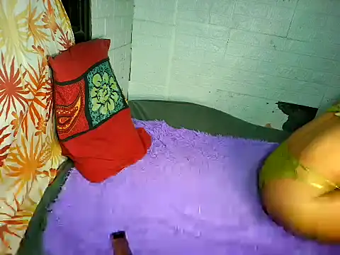 zoeytransph online show from December 18, 2025, 9:03 am