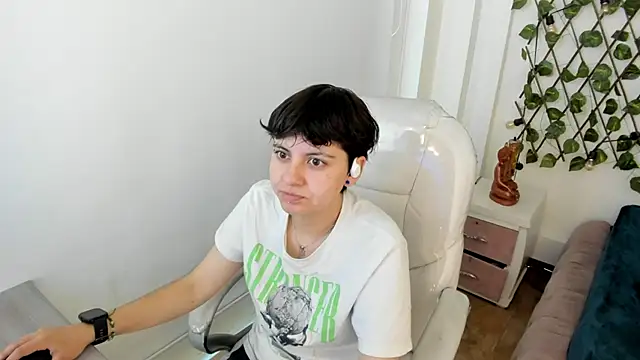 Nathaly ds online show from November 24, 2025, 7:25 pm