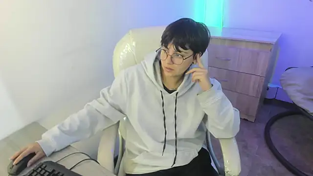 Nathaly ds online show from November 28, 2025, 1:00 pm