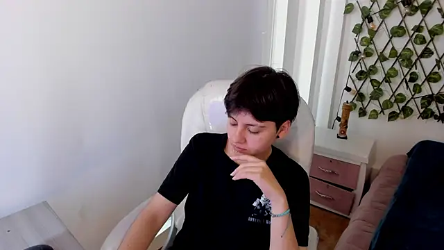 Nathaly ds online show from November 5, 2025, 8:01 pm