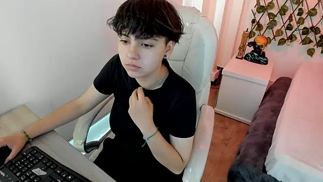 Snapshot of Nathaly_ds chatting on December 16, 2025, 7:07 pm Nathaly ds online show from December 16, 2025, 7:07 pm