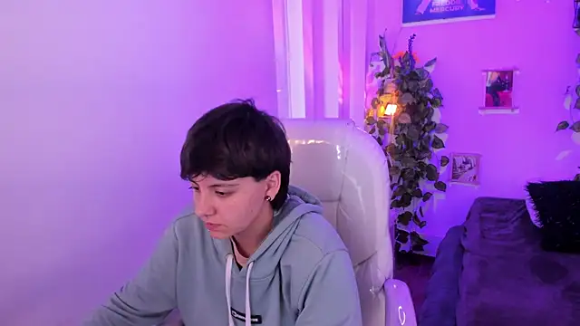 Nathaly ds online show from April 9, 2026, 8:04 pm