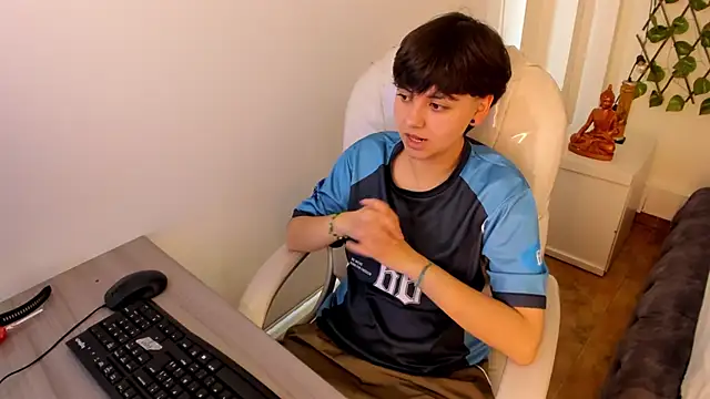 Nathaly ds online show from December 2, 2025, 7:48 pm