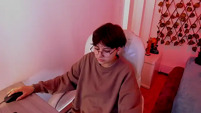 Nathaly ds online show from December 17, 2025, 8:03 pm