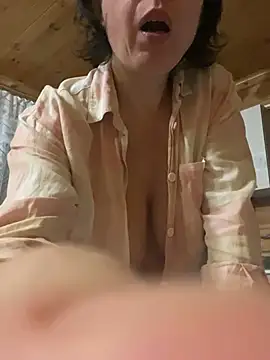 Kiravix online show from February 23, 2026, 8:42 pm