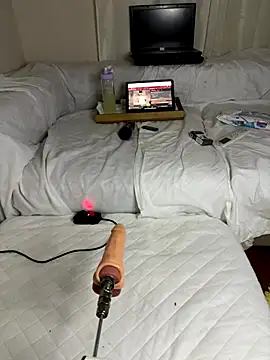 Ozge-SluttyScream69 online show from November 26, 2025, 12:10 am