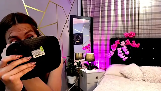 antonellastar24  online show from November 10, 2025, 3:44 am