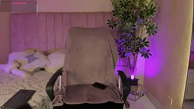 Mia mtnz02 online show from January 13, 2026, 2:59 am