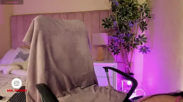 Mia mtnz02 online show from March 6, 2026, 4:18 am