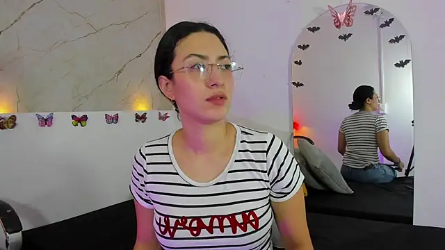 victoria flores1 online show from November 9, 2025, 5:39 pm