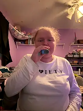 KadiSparkle online show from November 18, 2025, 2:38 am