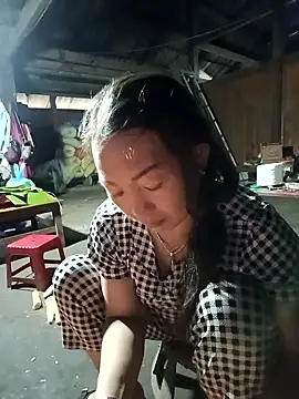 Snapshot of Exembin chatting on October 1, 2025, 8:19 am Exembin online show from October 1, 2025, 8:19 am