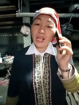 Snapshot of Exembin chatting on October 20, 2025, 3:52 am Exembin online show from October 20, 2025, 3:52 am