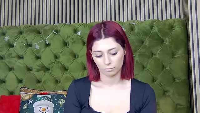 LunaHart online show from December 20, 2025, 3:26 pm