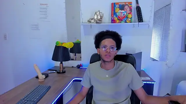 Snapshot of DEAMOL chatting on November 18, 2025, 6:44 pm DEAMOL online show from November 18, 2025, 6:44 pm