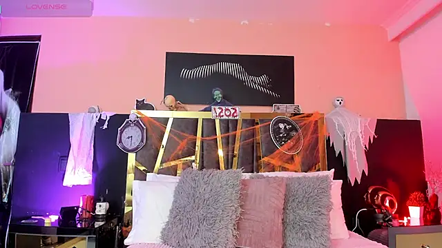 Snapshot of ScarletTorres chatting on October 30, 2025, 6:27 pm ScarletTorres online show from October 30, 2025, 6:27 pm