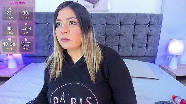 isabella horney  online show from November 10, 2025, 8:25 pm