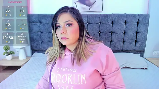 isabella horney  online show from November 14, 2025, 8:34 pm