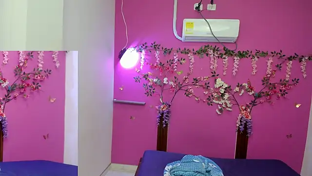 skinnybarbie022 online show from March 17, 2026, 12:35 am