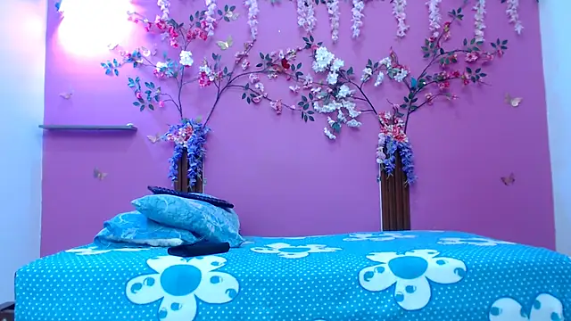 skinnybarbie022 online show from April 3, 2026, 12:39 am