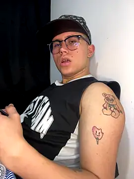 Kurtxxx22 online show from September 18, 2025, 11:41 pm