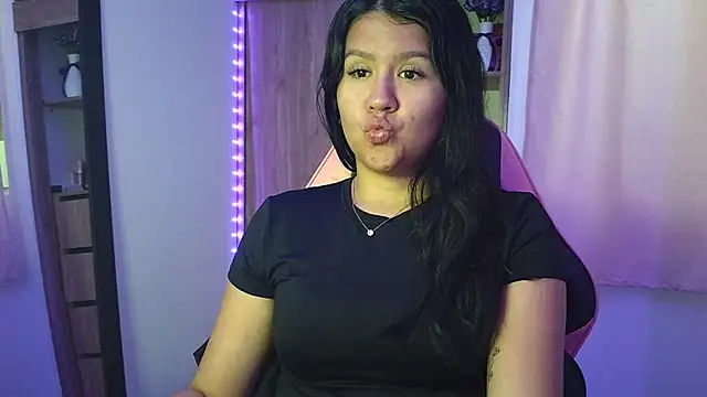 Oliviawatson1 online show from November 27, 2025, 8:20 pm