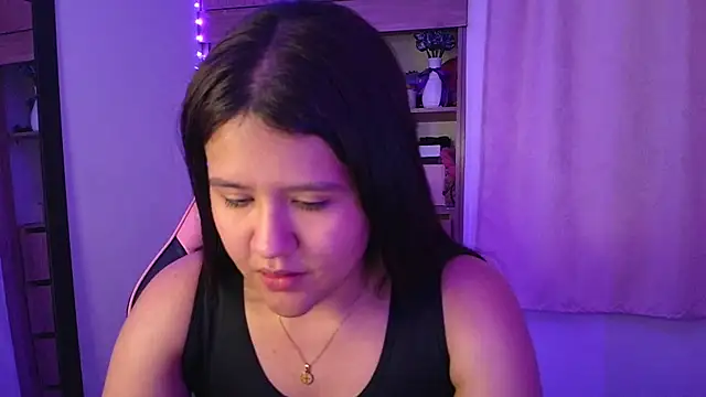 Snapshot of Oliviawatson1 chatting on July 13, 2026, 11:53 am Oliviawatson1 online show from July 13, 2026, 11:53 am