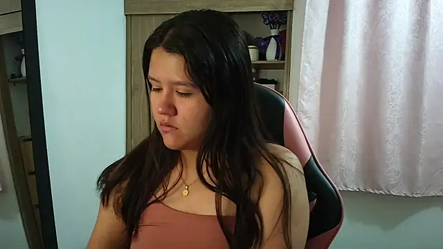 Snapshot of Oliviawatson1 chatting on June 15, 2026, 12:05 pm Oliviawatson1 online show from June 15, 2026, 12:05 pm