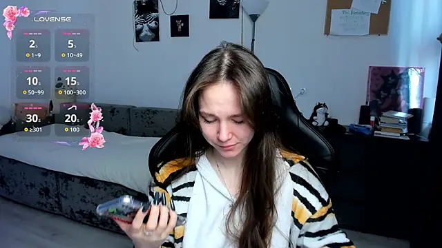 cute little ass online show from April 1, 2026, 6:15 am