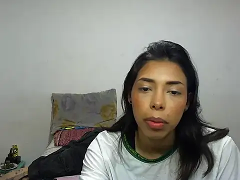 Snapshot of MeganAndMax@xh chatting on December 16, 2025, 1:32 am MeganAndMaxxh online show from December 16, 2025, 1:32 am