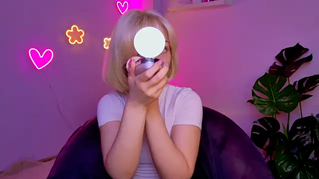 Charlotte Colinss online show from April 5, 2026, 5:36 am