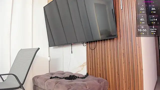 Michelle Ferrerr online show from April 18, 2026, 10:06 am