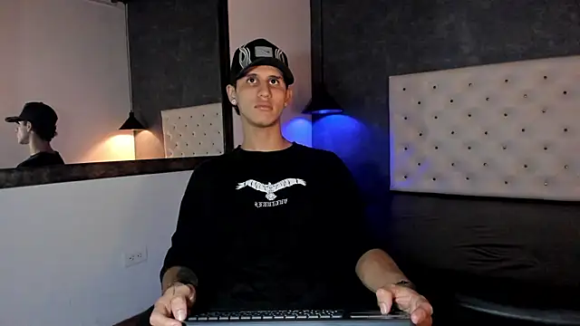 Snapshot of _realwav chatting on November 10, 2025, 10:15 pm realwav online show from November 10, 2025, 10:15 pm