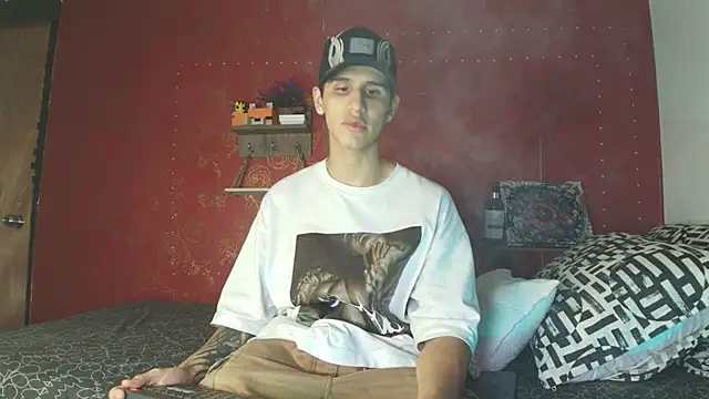 Snapshot of _realwav chatting on October 12, 2025, 9:32 am realwav online show from October 12, 2025, 9:32 am