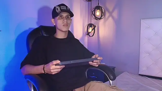 Snapshot of _realwav chatting on December 14, 2025, 5:46 am realwav online show from December 14, 2025, 5:46 am