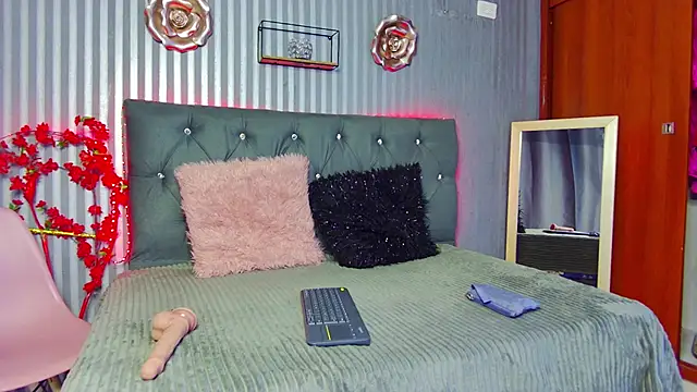 Snapshot of geminis_milf chatting on October 15, 2025, 6:49 pm geminis milf online show from October 15, 2025, 6:49 pm